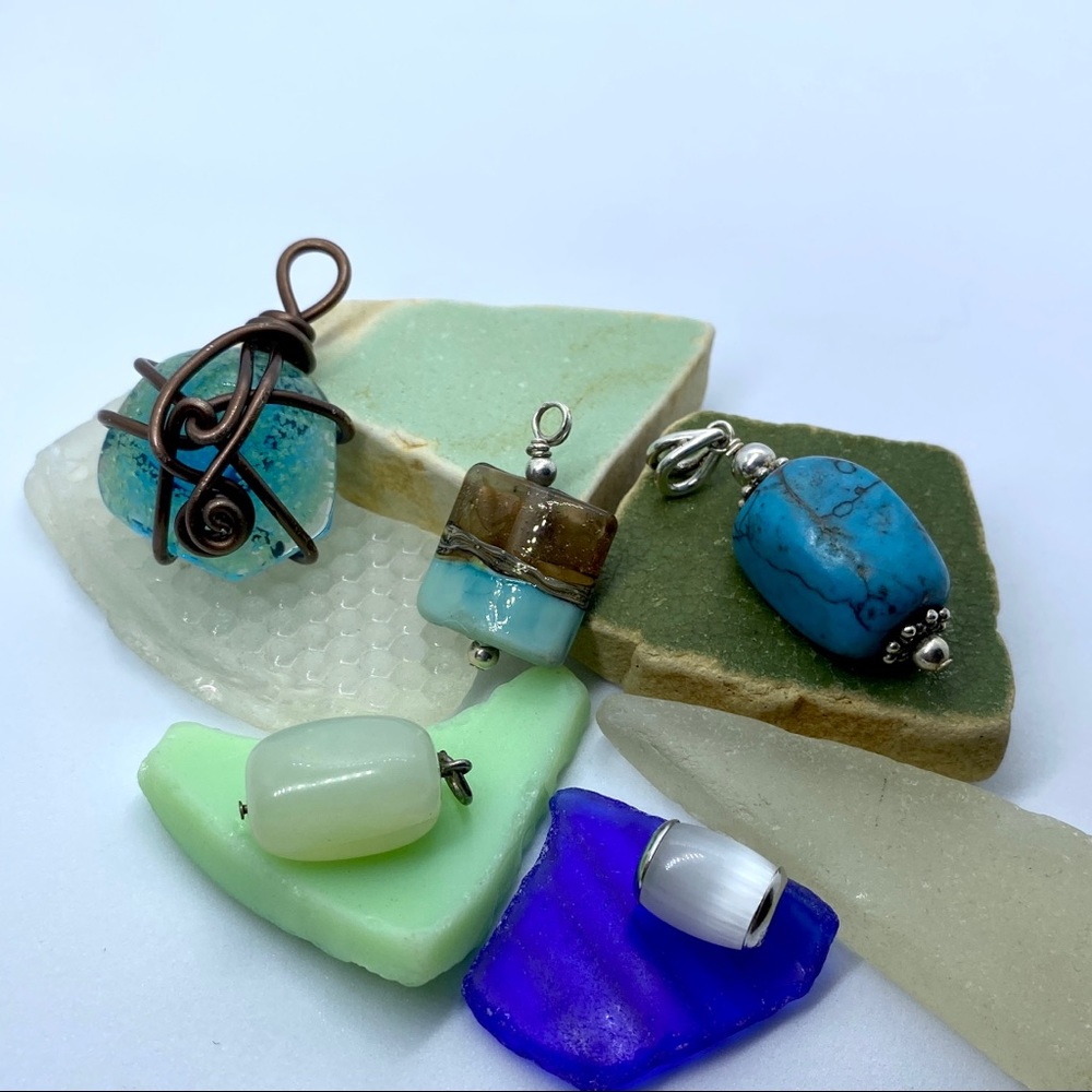 LOT 5 Pendants Artisan w/ Natural Stones